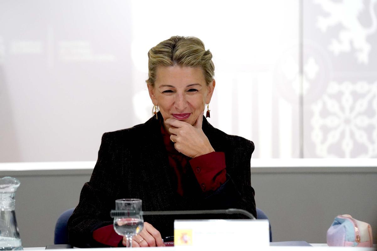 La vicepresidenta segunda del Gobierno y ministra de Trabajo y Economía Social, Yolanda Díaz, durante la reunión con responsables (PAH). La vicepresidenta segunda del Gobierno y ministra de Trabajo y Economía Social, Yolanda Díaz, durante la reunión con responsables (PAH).