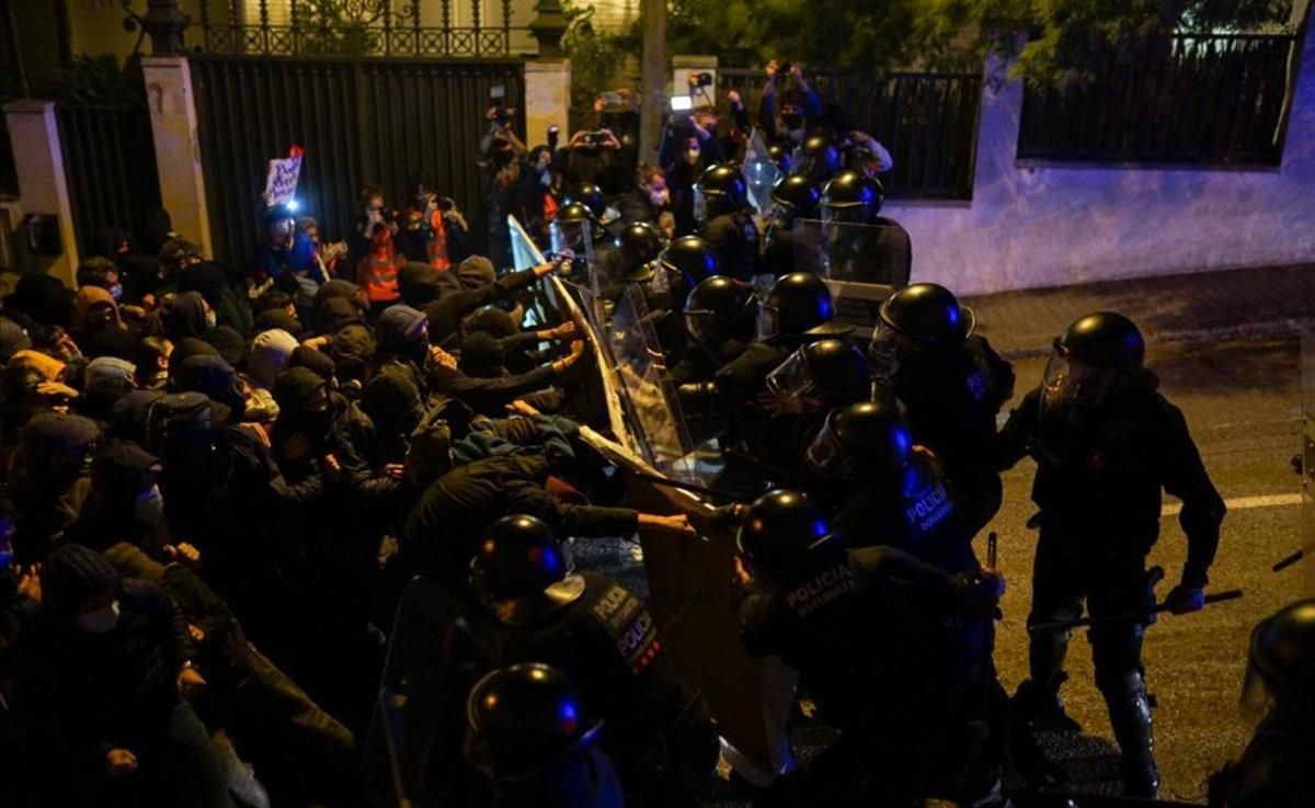 Concentración en defensa de la casa de Buenos Aires. Concentración en defensa de la casa de Buenos Aires.