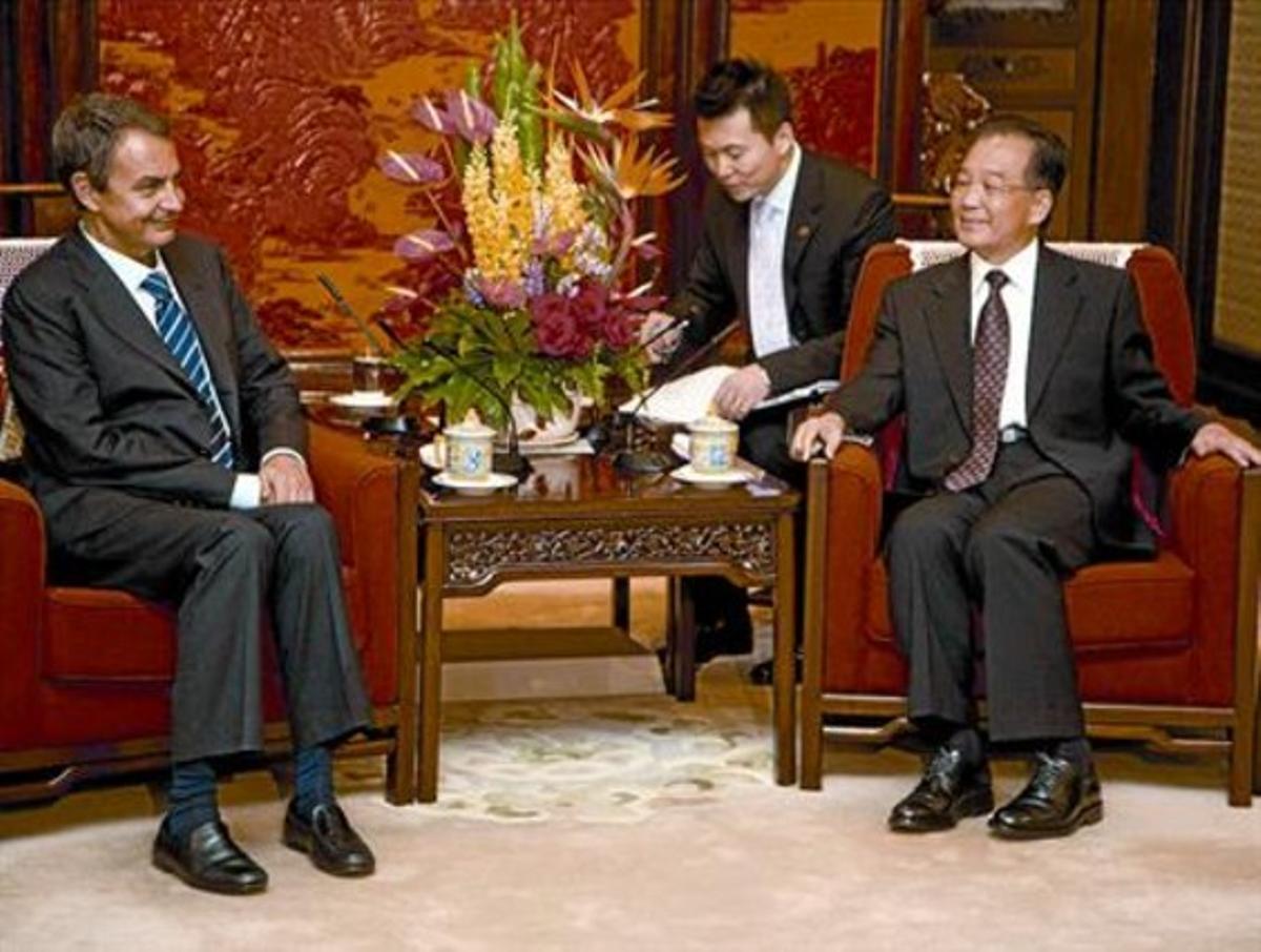 Zapatero, durante el encuentro que mantuvo ayer con el primer ministro de China, Wen Jiabao.