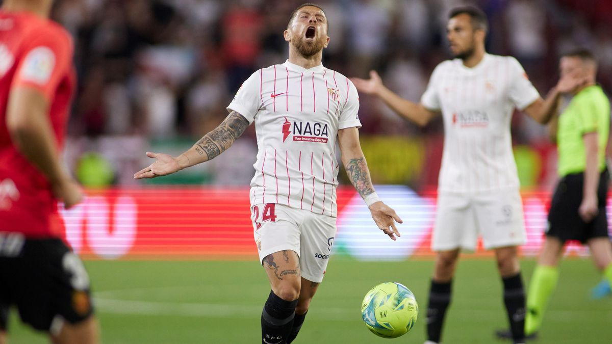 Papu Gómez se lamenta de una acción invalidada en el Sevilla-Mallorca del pasado miércoles. Papu Gómez se lamenta de una acción invalidada en el Sevilla-Mallorca del pasado miércoles.