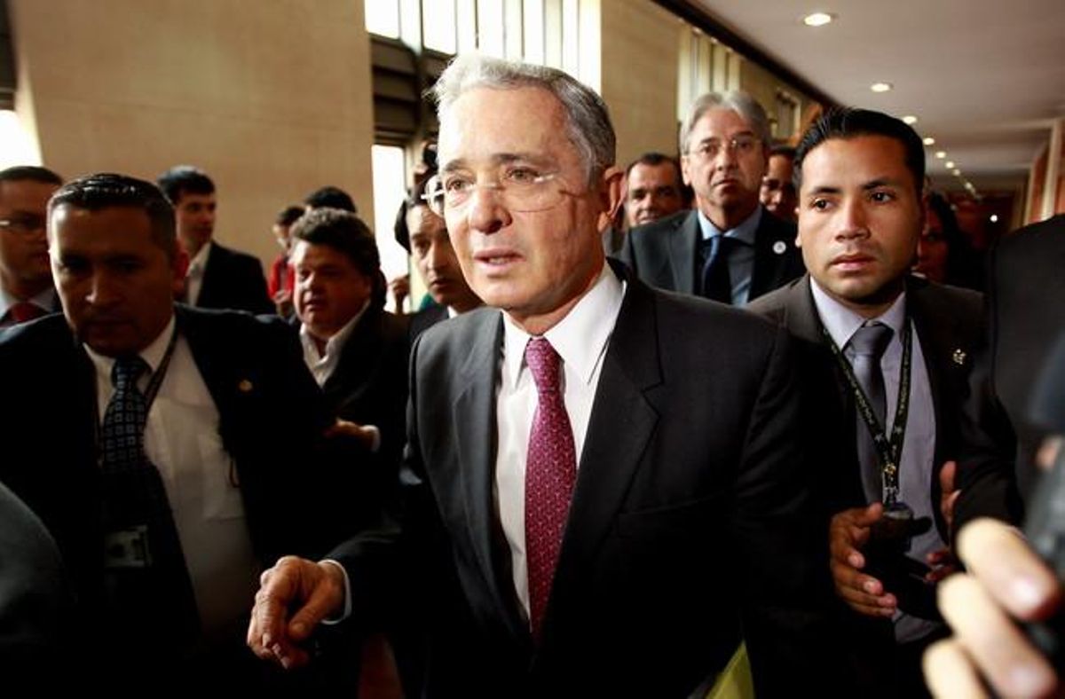 L’expresident Álvaro Uribe, després de retirar-se del debat al Congrés, dimecres a Bogotà. L’expresident Álvaro Uribe, després de retirar-se del debat al Congrés, dimecres a Bogotà.