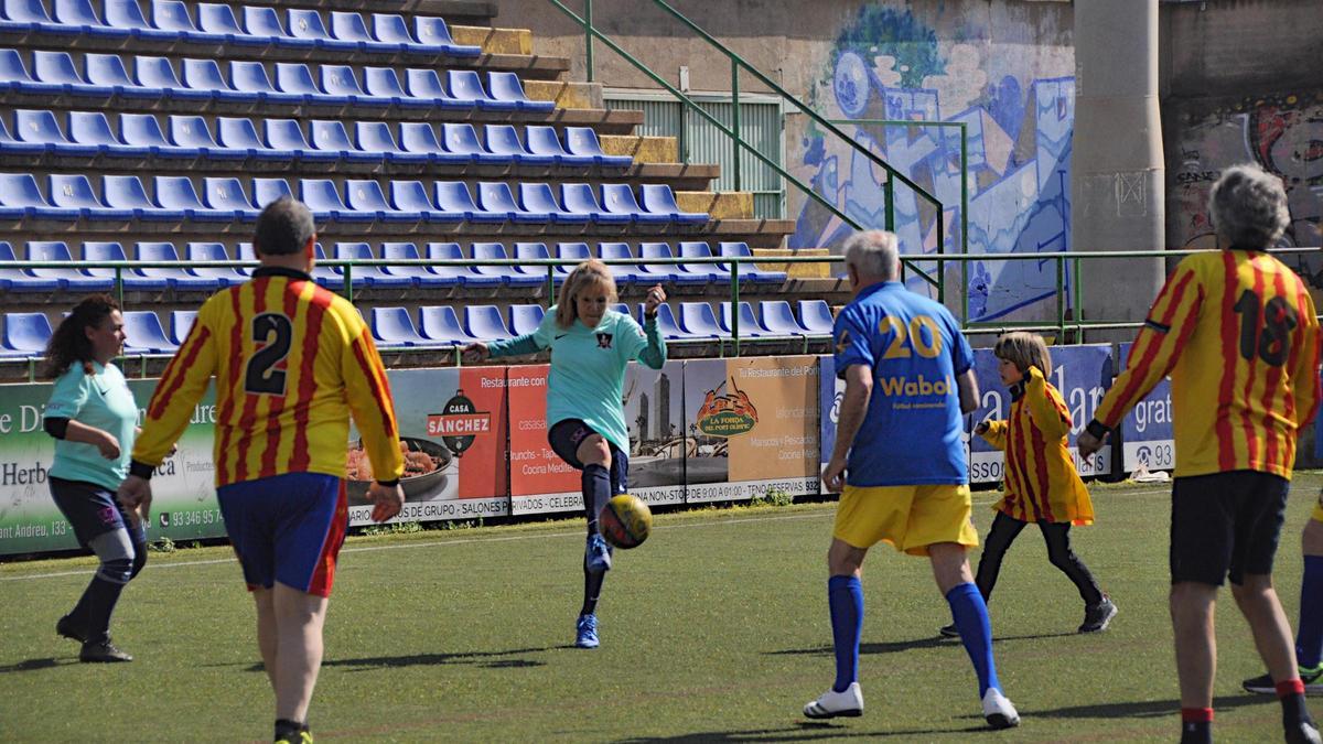 Un momento del partido de wabol del pasado domingo en el estadio de la Unió Esportiva Sant Andreu. Un momento del partido de wabol del pasado domingo en el estadio de la Unió Esportiva Sant Andreu.