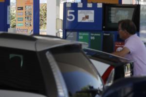 La bonificación del Gobierno no evita que la gasolina marque un nuevo récord