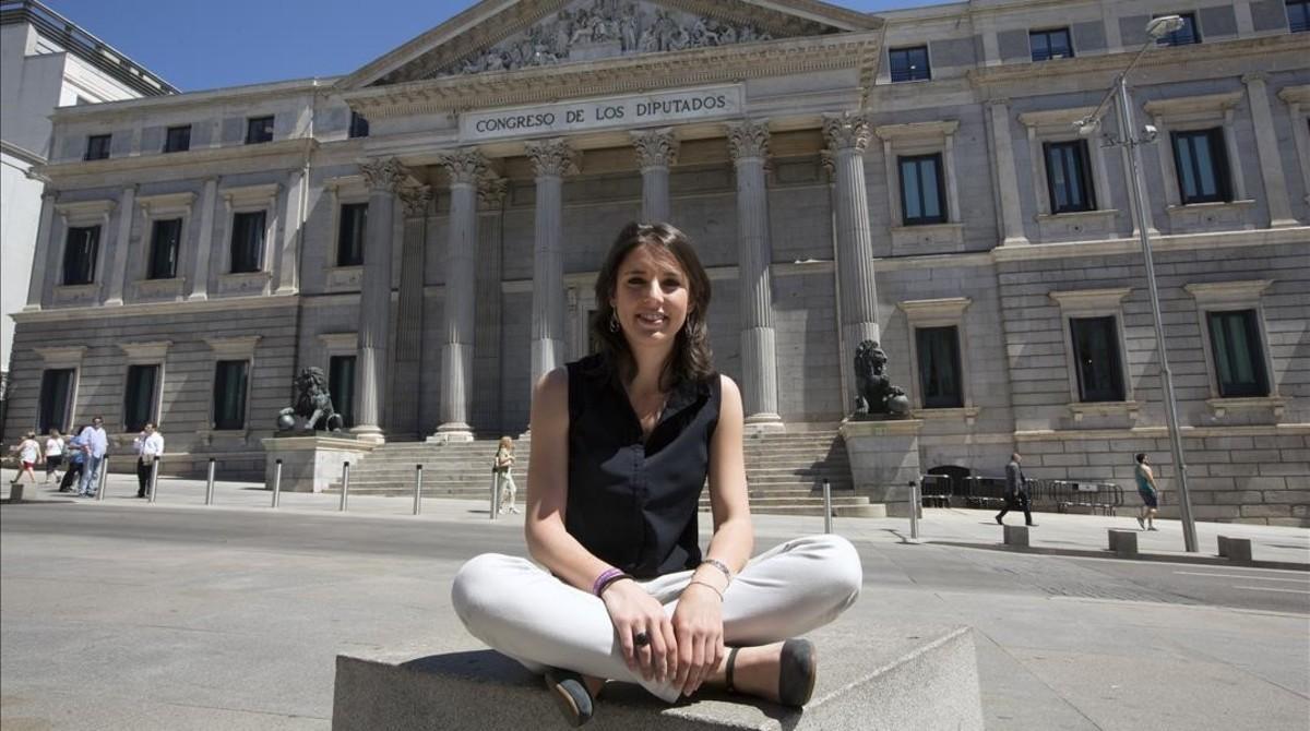 Irene Montero, frente al Congreso de los Diputados, en Madrid. Irene Montero, frente al Congreso de los Diputados, en Madrid.