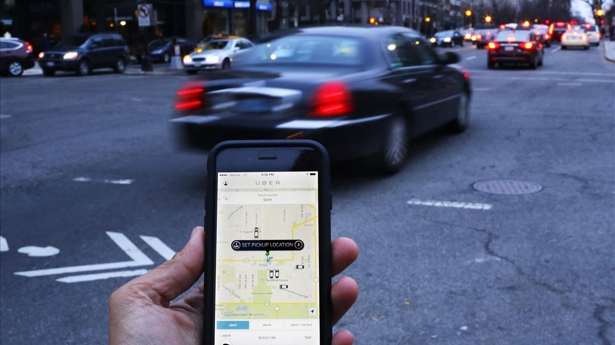 Élite Taxi pide la suspensión de Uber por circular sin coches identificados - Vimarsana News