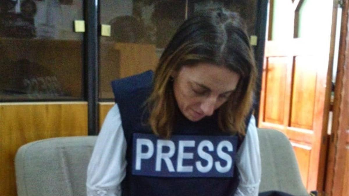 La periodista Ana Alba, durante la realización de un reportaje en Gaza en el año 2012.