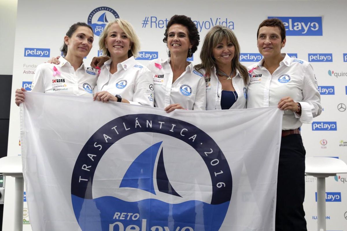 De izquierda a derecha, Susana Laguarda, Patricia Alonso, Carmen Peláez, Yolanda Preciados y Marian Santiago, las participantes en el reto de cruzar el Atlántico, posan en el acto de presentación del desafío. De izquierda a derecha, Susana Laguarda, Patricia Alonso, Carmen Peláez, Yolanda Preciados y Marian Santiago, las participantes en el reto de cruzar el Atlántico, posan en el acto de presentación del desafío.