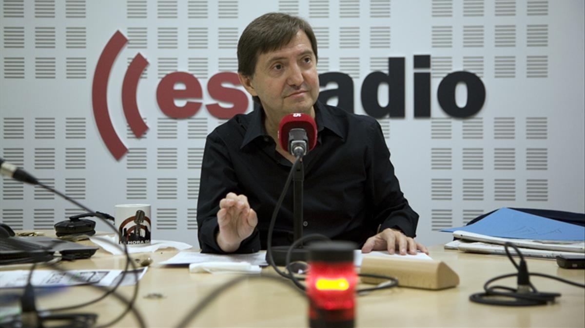 Losantos, en su cabina de esRadio. Losantos, en su cabina de esRadio.