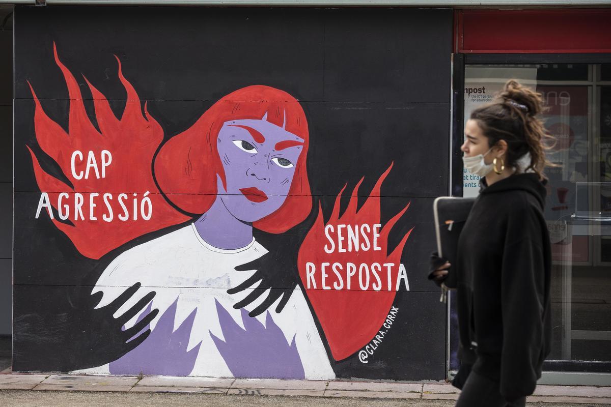 Mural reivindicativo feminista en una universidad Mural reivindicativo feminista en una universidad