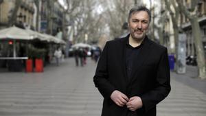 El comisario Carlos Zanón, este miércoles en la Rambla de Barcelona, a la que está dedicado el festival de novela negra. 
