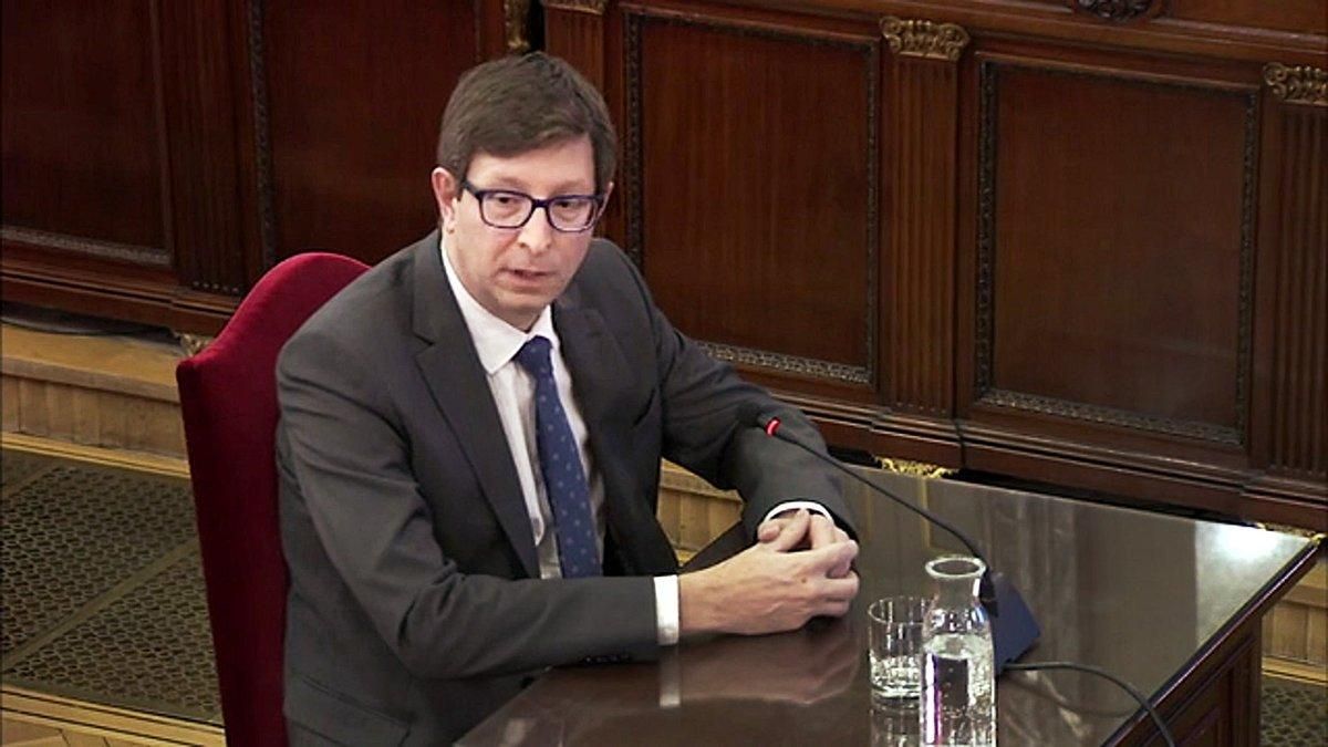 Carles Mundó responde a las preguntas de la fiscalía, este miércoles en el Tribunal Supremo. Carles Mundó responde a las preguntas de la fiscalía, este miércoles en el Tribunal Supremo.