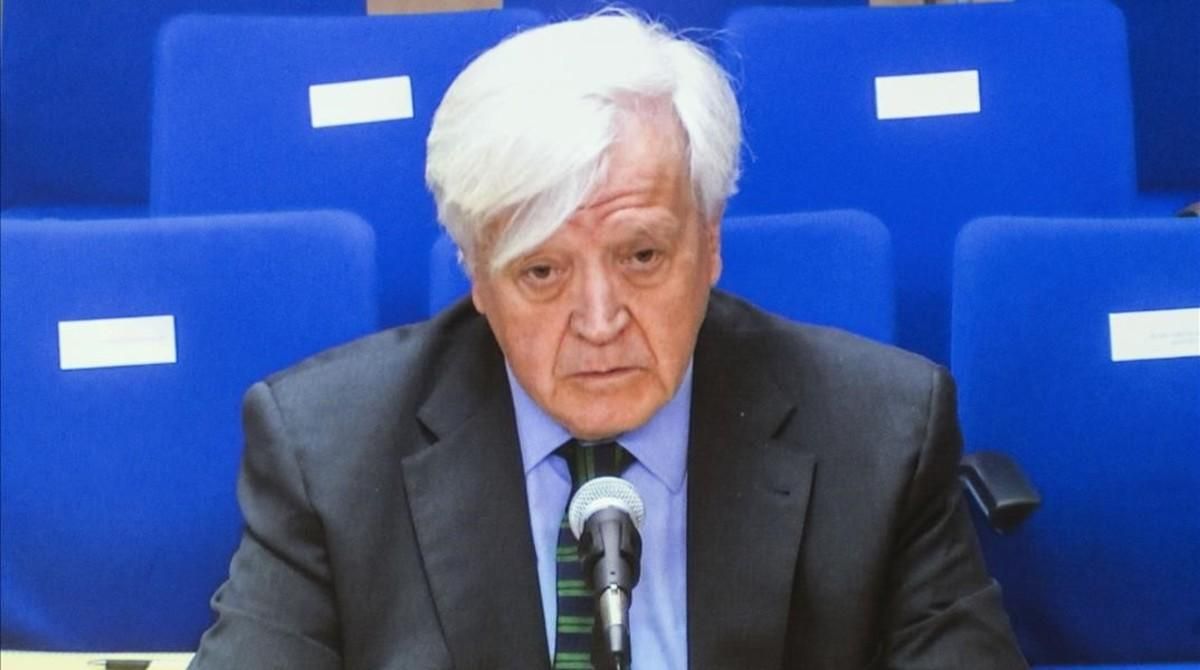 El exasesor jurídico de la casa real, José Manuel Romero, conde de Fontao en su declaración como testigo ante el tribunal de Palma por el ’caso Nóos’ El exasesor jurídico de la casa real, José Manuel Romero, conde de Fontao en su declaración como testigo ante el tribunal de Palma por el ’caso Nóos’