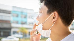 Fumar podria disminuir el nombre d’anticossos després de la vacunació de Covid