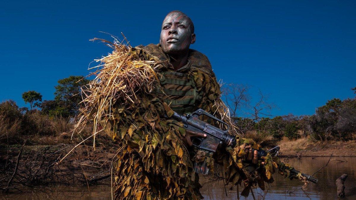 James Cameron produce ’Akashinga’ sobre las mujeres que combaten la caza furtiva.