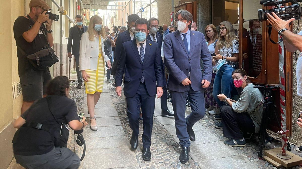 El president Pere Aragonès y Carles Puidemont durante su encuentro en l’Alguer. El president Pere Aragonès y Carles Puidemont durante su encuentro en l’Alguer.