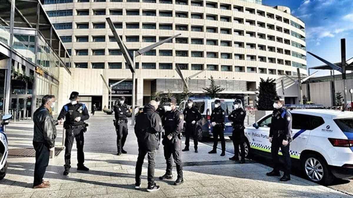 Operativo de la Policía Portuaria y la Policía Nacional para evitar robos en la zona del puerto de Barcelona Operativo de la Policía Portuaria y la Policía Nacional para evitar robos en la zona del puerto de Barcelona