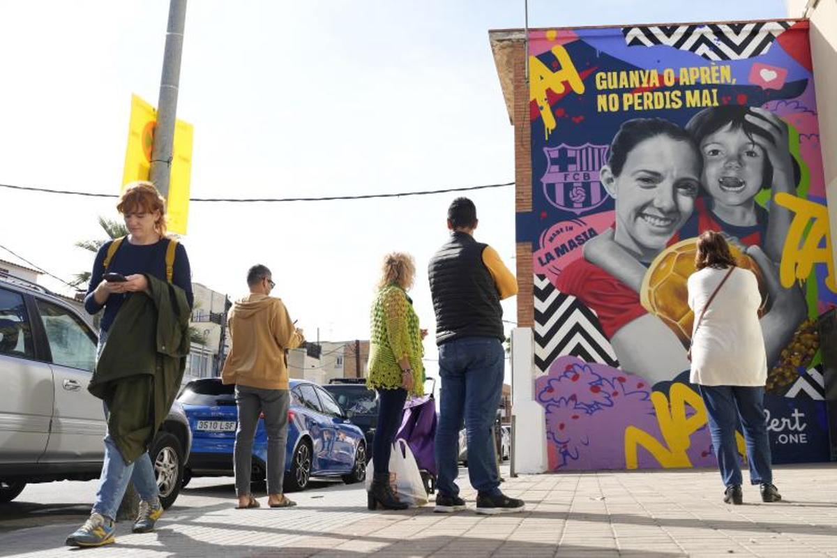 El Barcelona regala un mural a Aitana Bonmatí a la seva Sant Pere de Ribes natal │ VÍDEO