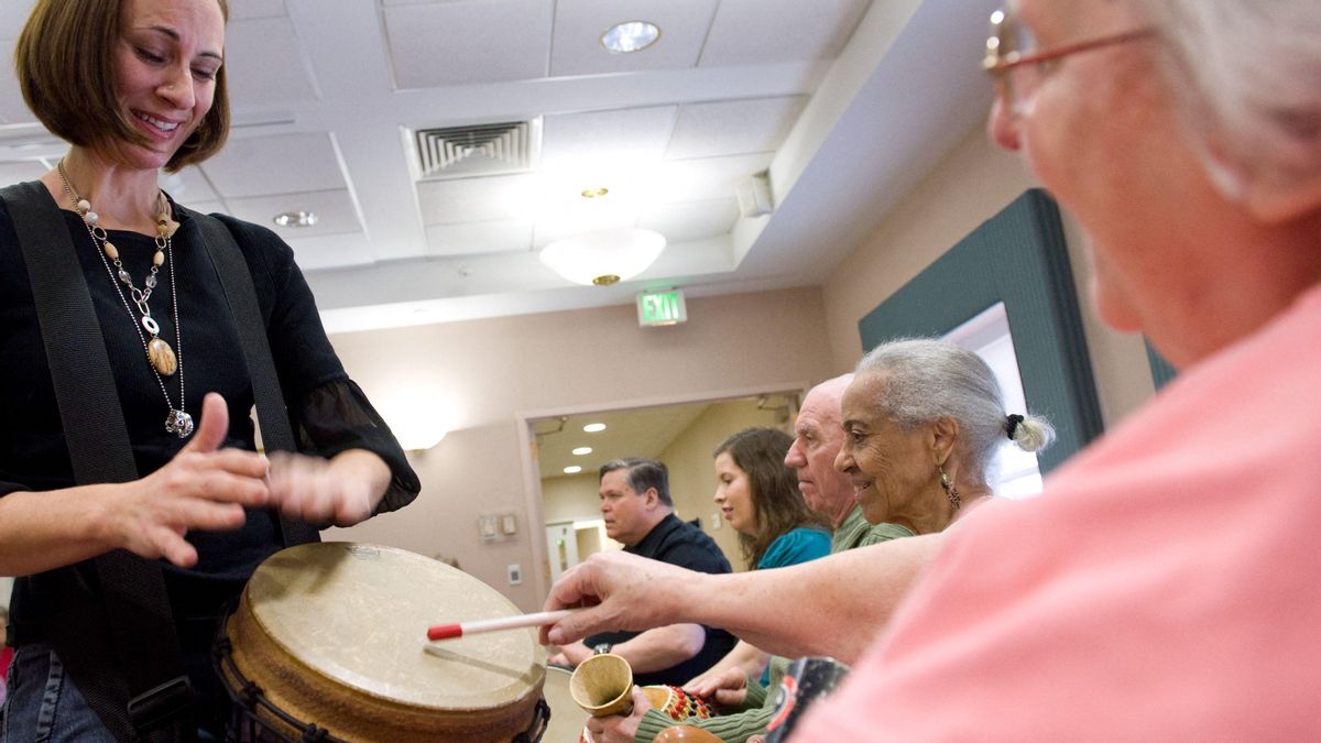 (FILES) In this file photo music therapist Heather Davidson (L) plays a drum with Claire Diering (R) during a drum circle with patients with Alzheimer’s disease at the Copper Ridge Care Center in Sykesville, Maryland, on October 23, 2009. - The United States on June 7, 2021 approved a drug called Aduhelm to treat patients with Alzheimer’s, the first new medicine against the disease in almost two decades and the first to address cognitive decline linked to the condition. The decision was highly anticipated but also contentious, because an independent expert panel convened by the regulatory Food and Drug Administration last November found insufficient evidence of Aduhelm’s benefit. (Photo by Saul LOEB / AFP) (FILES) In this file photo music therapist Heather Davidson (L) plays a drum with Claire Diering (R) during a drum circle with patients with Alzheimer’s disease at the Copper Ridge Care Center in Sykesville, Maryland, on October 23, 2009. - The United States on June 7, 2021 approved a drug called Aduhelm to treat patients with Alzheimer’s, the first new medicine against the disease in almost two decades and the first to address cognitive decline linked to the condition. The decision was highly anticipated but also contentious, because an independent expert panel convened by the regulatory Food and Drug Administration last November found insufficient evidence of Aduhelm’s benefit. (Photo by Saul LOEB / AFP)