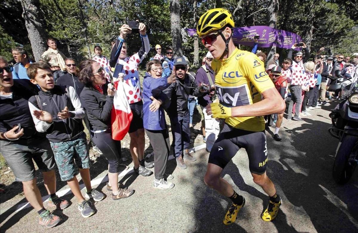 El ciclista Chris Froome corre durante la etapa del Mont Ventoux.