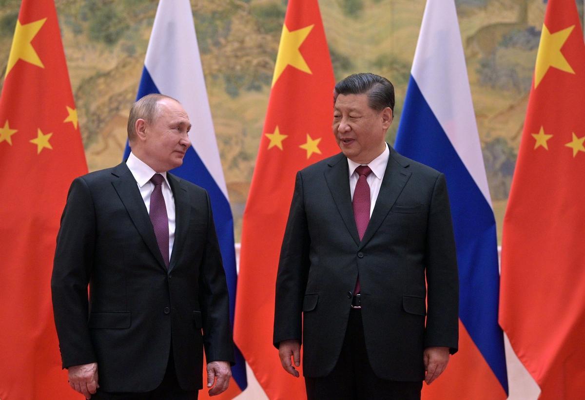 Beijing (China), 04/02/2022.- Russian President Vladimir Putin (L) and Chinese President Xi Jinping (R) pose for a picture during their meeting in Beijing, China, 04 February 2022. Putin arrived in China on the day of the Beijing 2022 Winter Olympic Games opening ceremony. (Abierto, Rusia) EFE/EPA/ALEXEI DRUZHININ / KREMLIN / SPUTNIK / POOL MANDATORY CREDIT