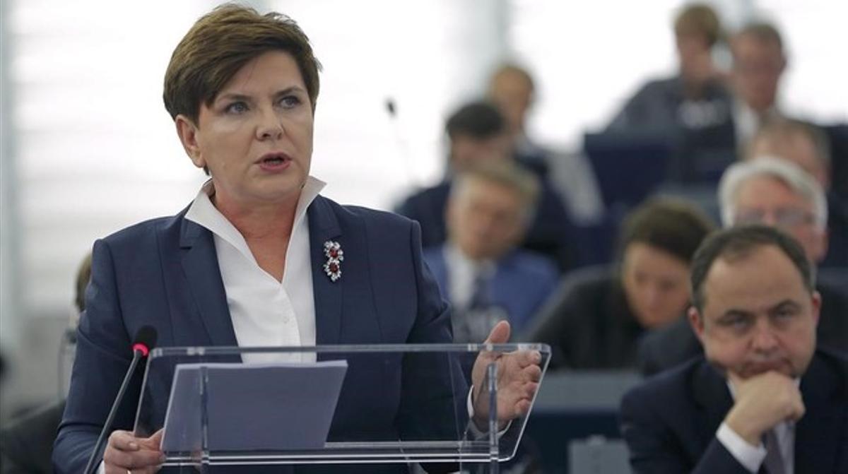 Szydlo se dirige al pleno de la Eurocámara, en Estrasburgo, este martes. Szydlo se dirige al pleno de la Eurocámara, en Estrasburgo, este martes.