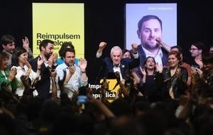 Ernest Maragall celebra su vitoria tras una emocionante noche electoral en Barcelona.