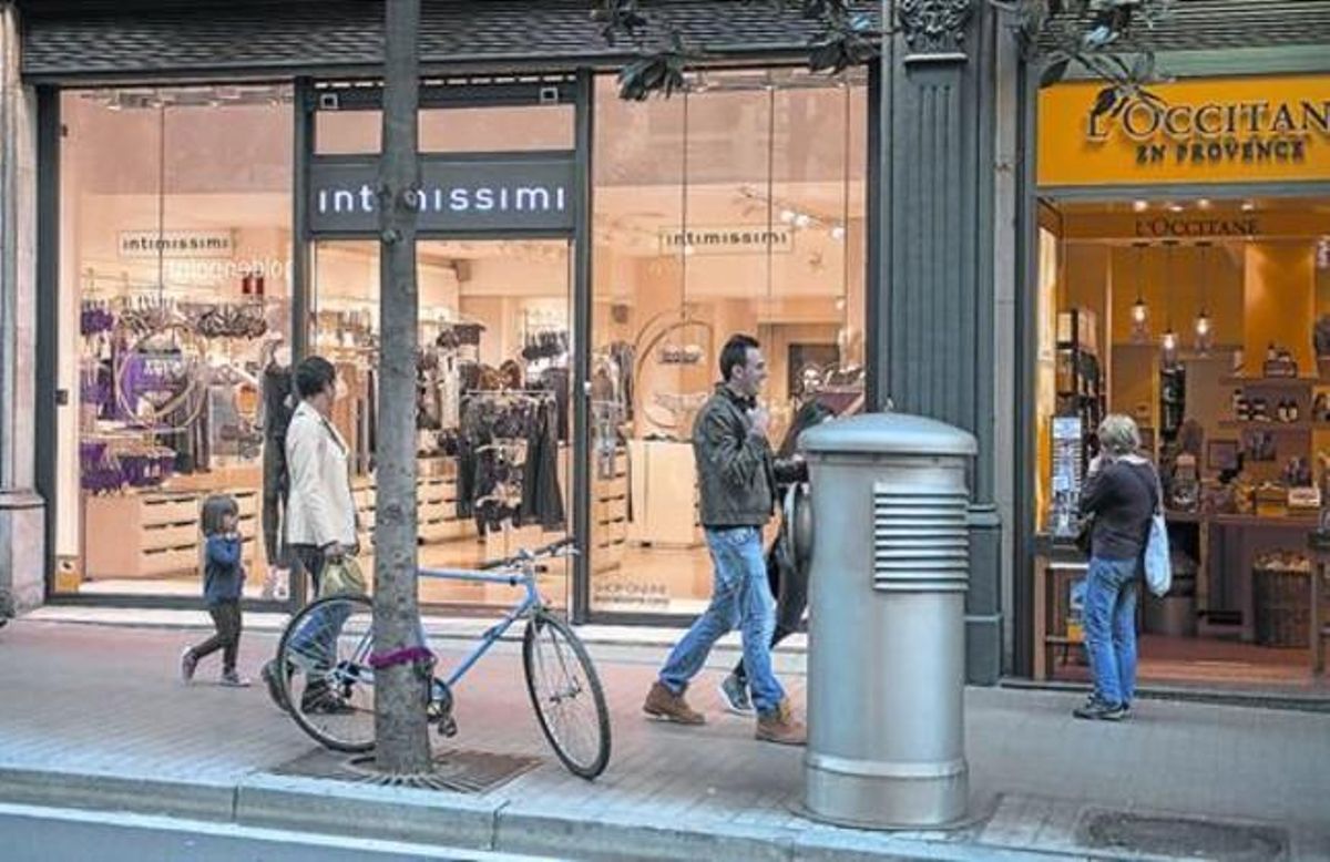 Ambiente en algunos comercios del eje de Gran de Gràcia. Ambiente en algunos comercios del eje de Gran de Gràcia.