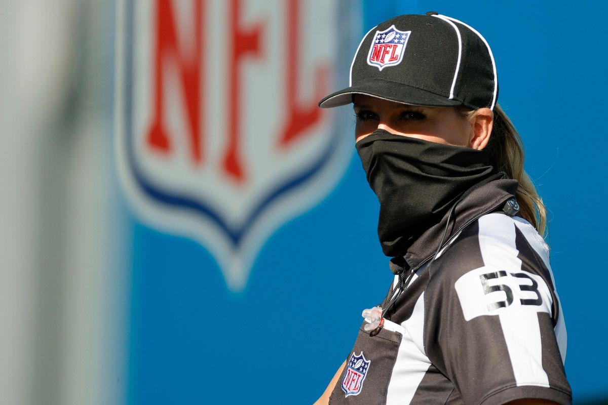 Sarah Thomas, primera árbitra en la final de la Super Bowl. Sarah Thomas, primera árbitra en la final de la Super Bowl.