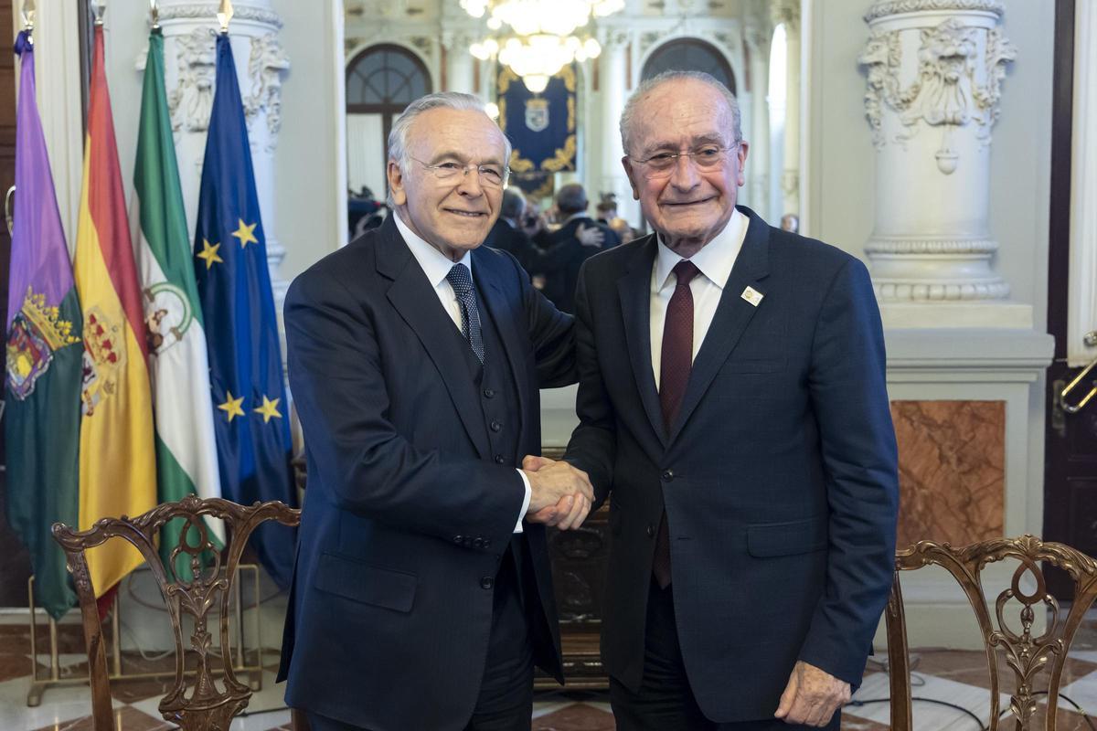 El presidente de La Fundación La Caixa, Isidro Fainé (i) y el alcalde de Málaga, Francisco de la Torre (d), firman este jueves un protocolo en el Ayuntamiento de la ciudad andaluza para la apertura CaixaForum en el año 2026. El presidente de La Fundación La Caixa, Isidro Fainé (i) y el alcalde de Málaga, Francisco de la Torre (d), firman este jueves un protocolo en el Ayuntamiento de la ciudad andaluza para la apertura CaixaForum en el año 2026.
