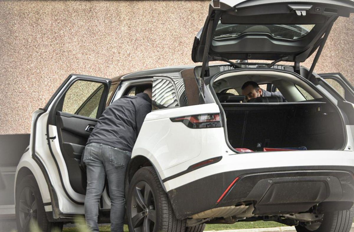 Registro del coche de Goméz Ponti, jefe de los servicios jurídicos de Bartomeu. Registro del coche de Goméz Ponti, jefe de los servicios jurídicos de Bartomeu.