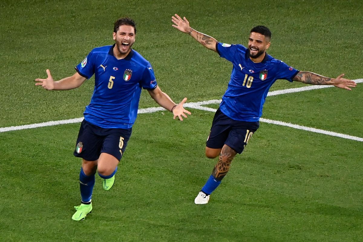 Locatelli, a la izquierda, en plena celebración con Insigne. Locatelli, a la izquierda, en plena celebración con Insigne.