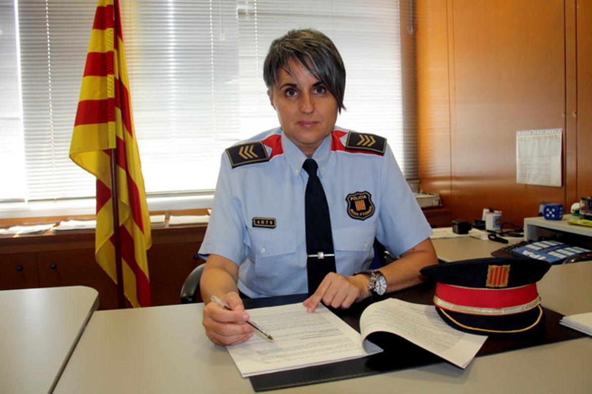 La subinspectora Rosa Negre en la comisaría de los Mossos d’Esquadra de Vistalegre, en Girona.