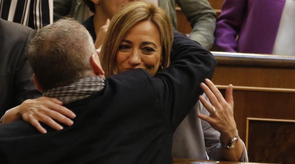 Chacón se despide de un diputado socialista a la conclusión del último pleno de la 11ª legislatura, en abril del año pasado. Chacón se despide de un diputado socialista a la conclusión del último pleno de la 11ª legislatura, en abril del año pasado.