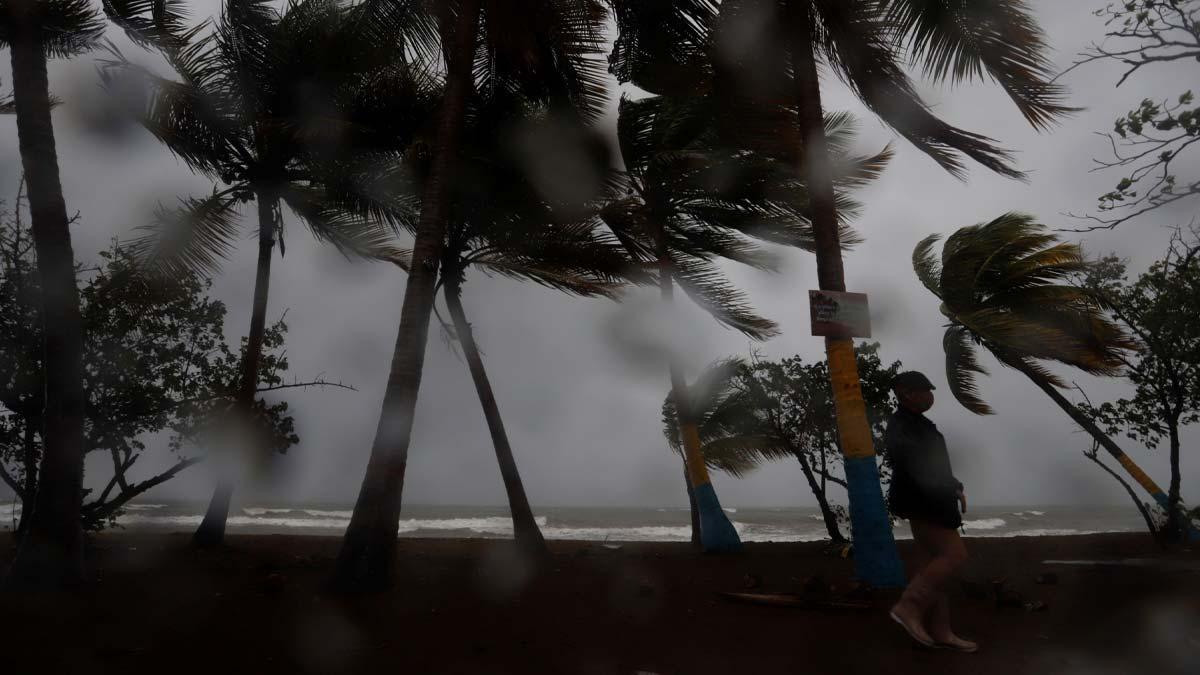 L'huracà 'Laura' perd força després de tocar terra a Louisiana