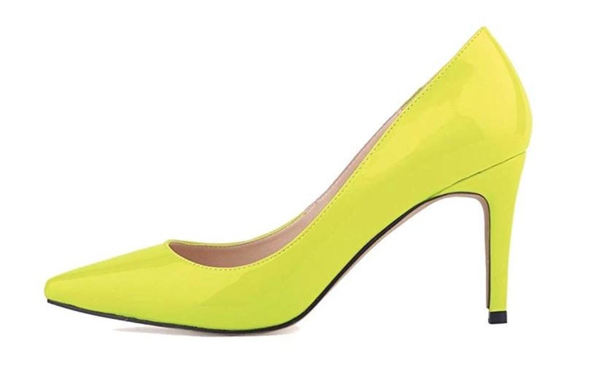  Zapato de tacón amarillo flúor Xianshu. Este año se llevan los colores chillones.