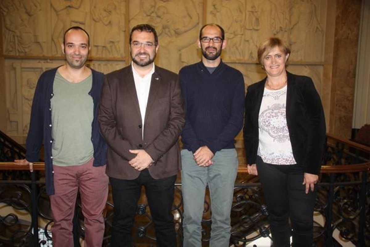 El portavoz de UpC, Joan Berlanga, el alcalde de Sabadell, el republicano Juli Fernàndez, el portavoz de La Crida, Maties Serracant y la de Guanyem Sabadell, Marisol Martínez El portavoz de UpC, Joan Berlanga, el alcalde de Sabadell, el republicano Juli Fernàndez, el portavoz de La Crida, Maties Serracant y la de Guanyem Sabadell, Marisol Martínez