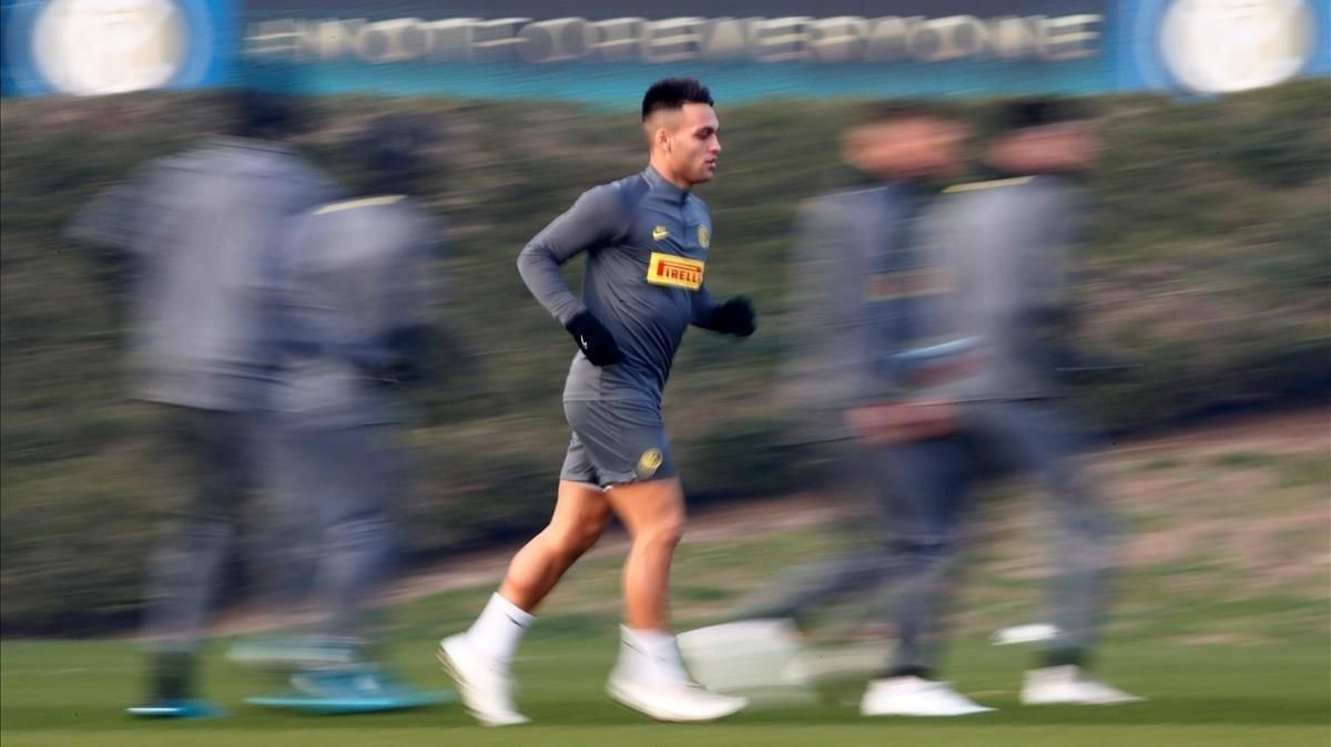 Lautaro Martínez, en el entrenamiento previo a la visita del Barça al Inter. Lautaro Martínez, en el entrenamiento previo a la visita del Barça al Inter.