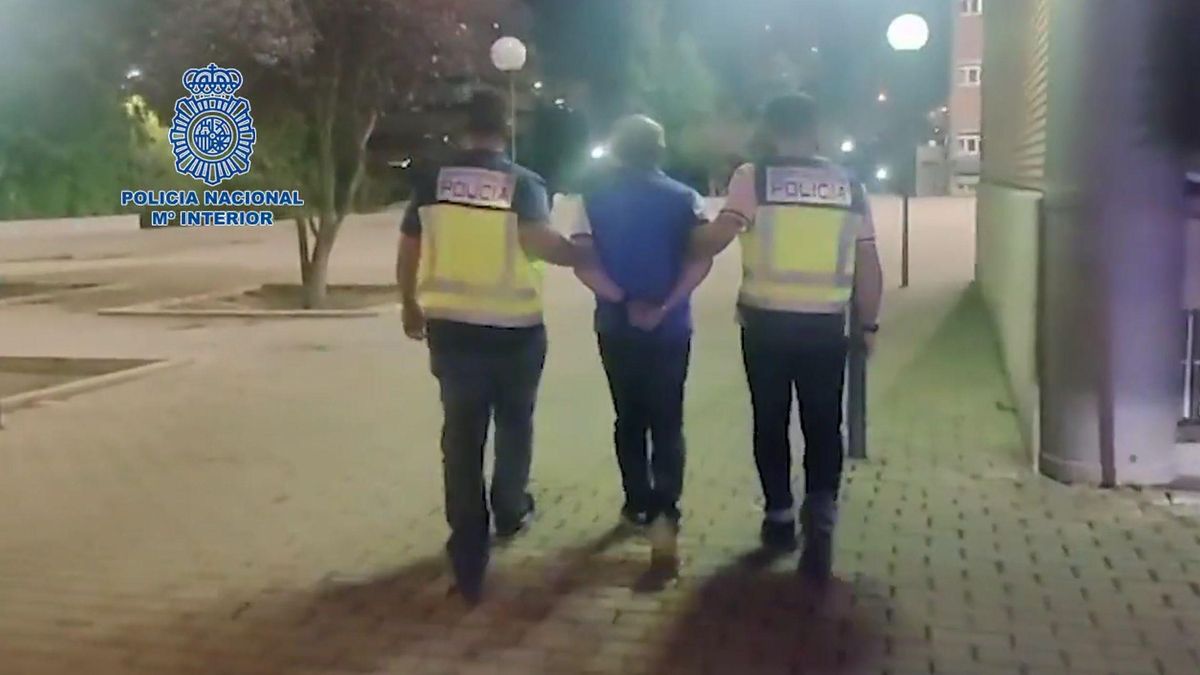 La
@policia
Nacional pone a disposición de la autoridad judicial al “Pollo Carvajal”. La
@policia
Nacional pone a disposición de la autoridad judicial al “Pollo Carvajal”.