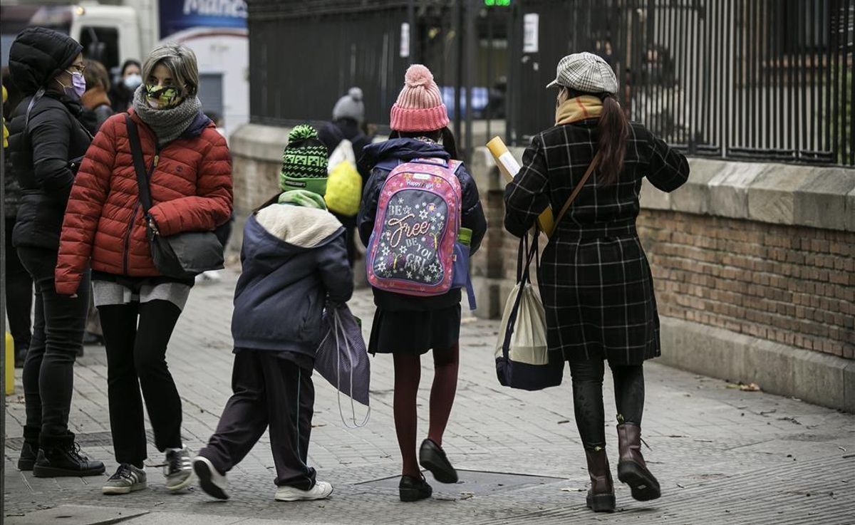 Vuelta al cole tras las vacaciones de Navidad en la escuela Mare de Déu del Roser de Barcelona. Vuelta al cole tras las vacaciones de Navidad en la escuela Mare de Déu del Roser de Barcelona.
