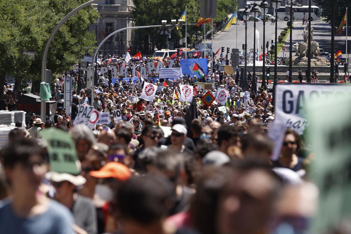 Varios miles de personas protestan contra la OTAN en Madrid
