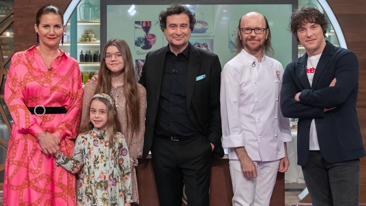 Santiago Segura y sus hijas junto al jurado de ’Masterchef’ Santiago Segura y sus hijas junto al jurado de ’Masterchef’