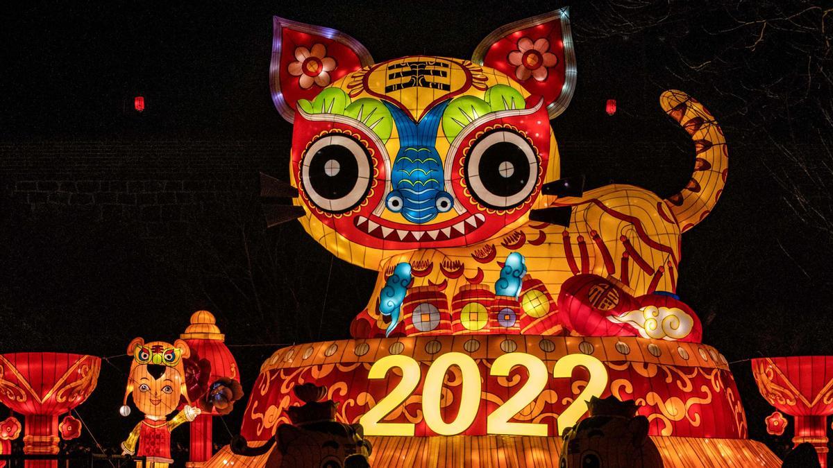 Preparativos para recibir el Año Nuevo 2022 en Yantai, China