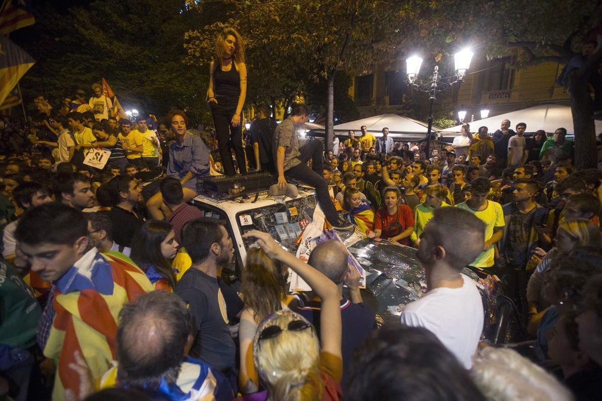 Manifestantes ante la sede de la Conselleria de Economía el pasado día 20. Manifestantes ante la sede de la Conselleria de Economía el pasado día 20.