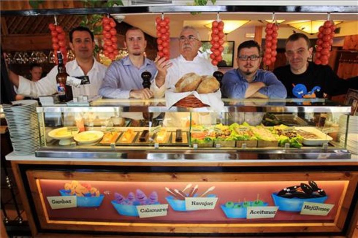 Borja y Pedro Iglesias, Liborio Martínez, Juan Carlos Iglesias y Toni Vázquez. Foto: Ricard Cugat Borja y Pedro Iglesias, Liborio Martínez, Juan Carlos Iglesias y Toni Vázquez. Foto: Ricard Cugat