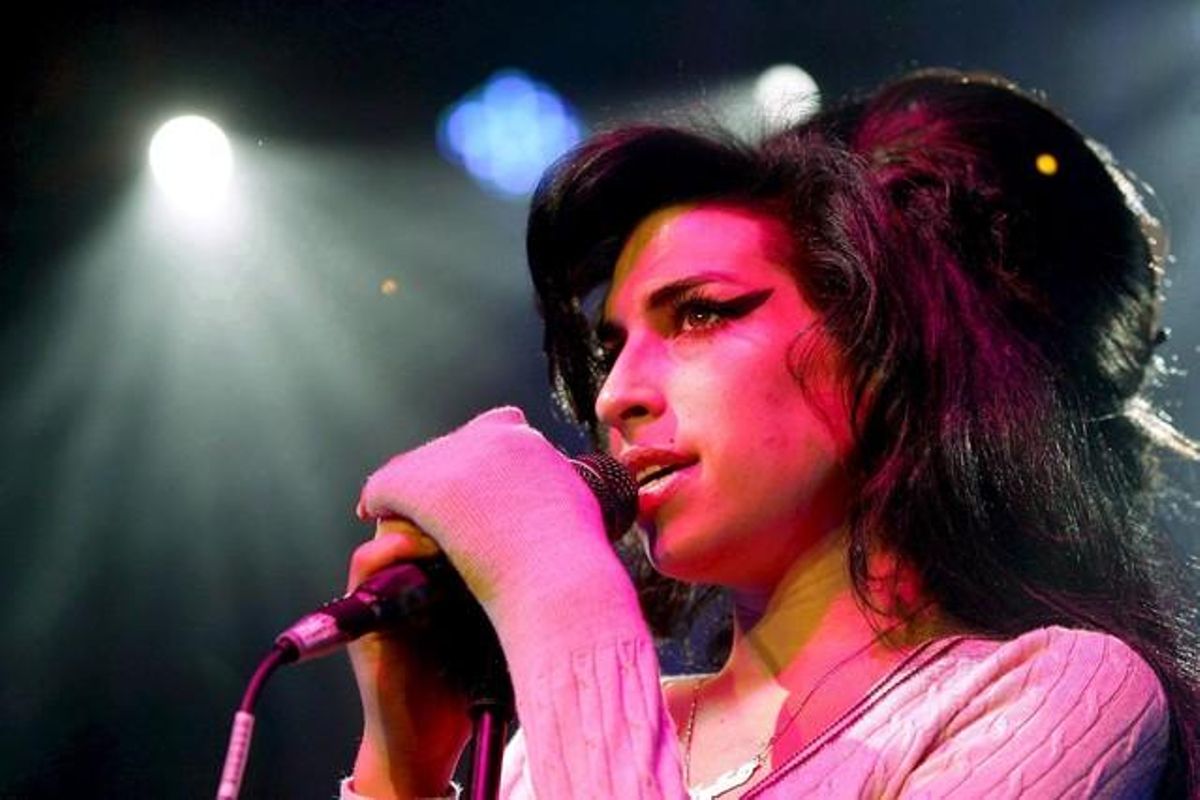 Amy Winehouse, en una actuación. Amy Winehouse, en una actuación.