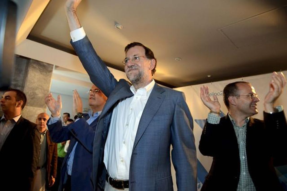 Rajoy, junto al cabeza de lista del PP en Ourense en las autonómicas, Jesús Vázquez (derecha), en un acto preelectoral en la ciudad gallega. Rajoy, junto al cabeza de lista del PP en Ourense en las autonómicas, Jesús Vázquez (derecha), en un acto preelectoral en la ciudad gallega.