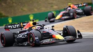 El piloto holandés de Red Bull Racing, Max Verstappen, compite durante el Gran Premio de Hungría de Fórmula Uno en Hungaroring en Mogyorod, cerca de Budapest, Hungría