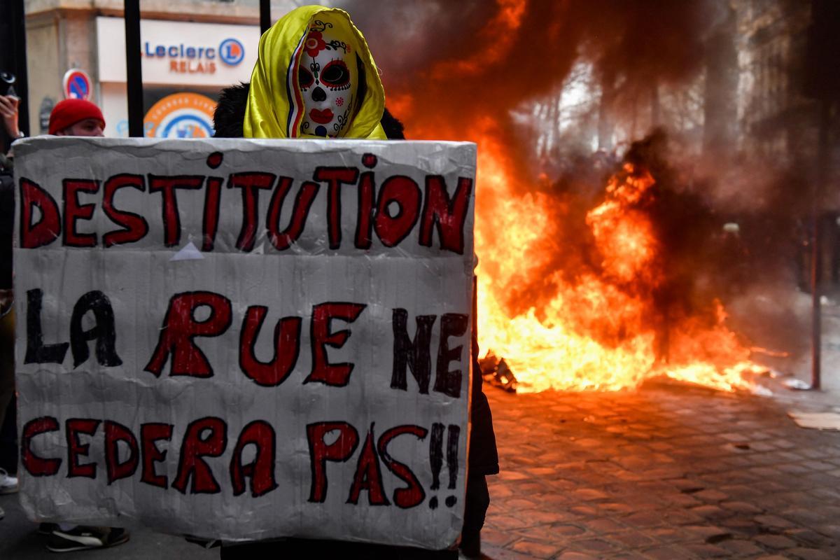 Los sindicatos mantienen la presión en la calle, mientras Macron rechaza negociar sobre las pensiones