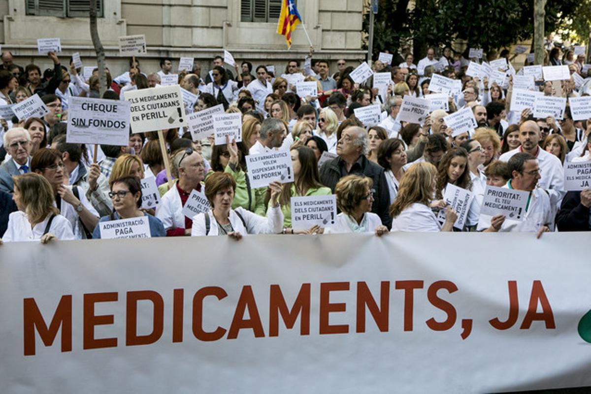 Protesta de farmacéuticos por el impago de la Generalitat, en noviembre del 2013, cuando el retraso era de 4 meses. Protesta de farmacéuticos por el impago de la Generalitat, en noviembre del 2013, cuando el retraso era de 4 meses.
