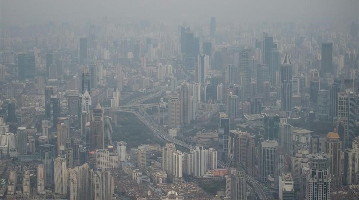 Contaminación en un barrio residencial de la ciudad china de Shanghái. Contaminación en un barrio residencial de la ciudad china de Shanghái.